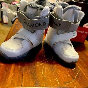 Chamonix snowboarding boots kids size 1 . Worn one season